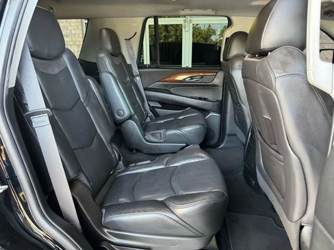 Used 2017 Cadillac Escalade Luxury image 19