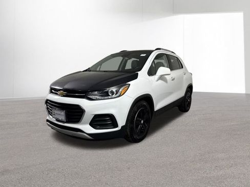 Used 2017 Chevrolet Trax LT w/ Driver Confidence Package image 2