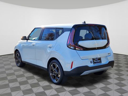Used 2023 Kia Soul EX image 3