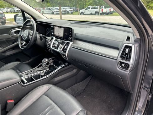 Used 2023 Kia Sorento SX image 37