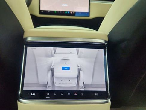 Used 2024 Tesla Model X image 50
