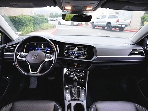 Used 2024 Volkswagen Jetta SE image 17