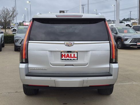 Certified 2020 Cadillac Escalade Premium Luxury AWD/4WD image 5