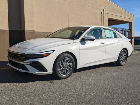 New 2025 Hyundai Elantra Sport image 10