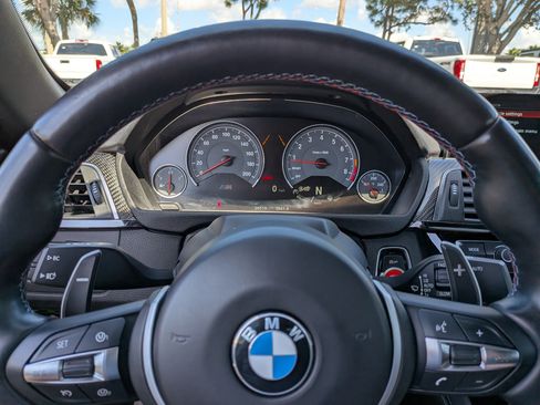 Used 2018 BMW M4 Convertible RWD image 24