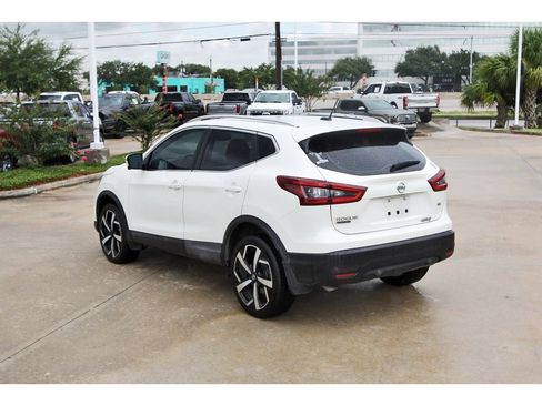 Used 2020 Nissan Rogue Sport SL w/ Premium Package FWD image 4