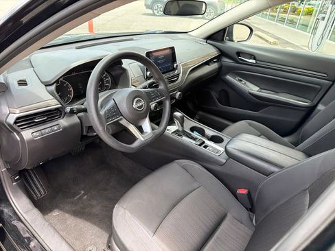 Used 2025 Nissan Altima 2.5 SV AWD/4WD image 17
