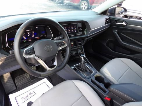 Used 2023 Volkswagen Jetta SE image 12