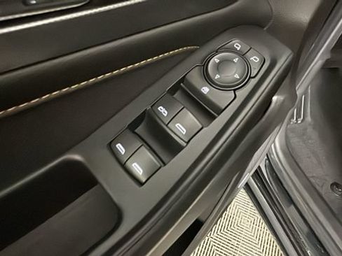 Used 2021 Chevrolet Traverse Premier w/ Redline Edition AWD/4WD image 10