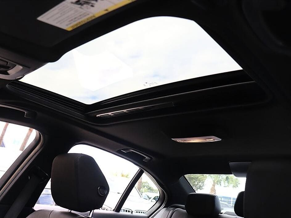 Used 2018 BMW 330i xDrive Sedan AWD/4WD image 39