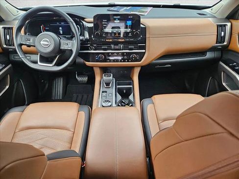 Used 2025 Nissan Pathfinder Platinum AWD/4WD image 18