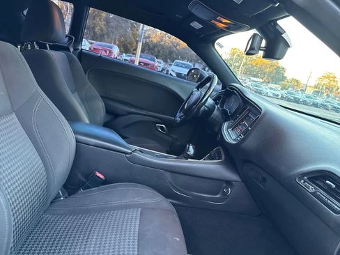 Used 2019 Dodge Challenger SXT image 11