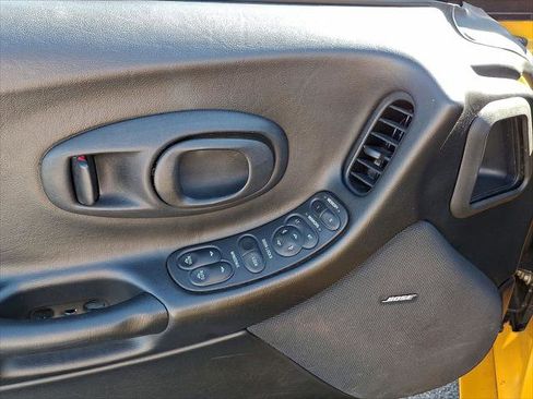 Used 2002 Chevrolet Corvette Convertible w/ Preferred Equipment Group1 image 10