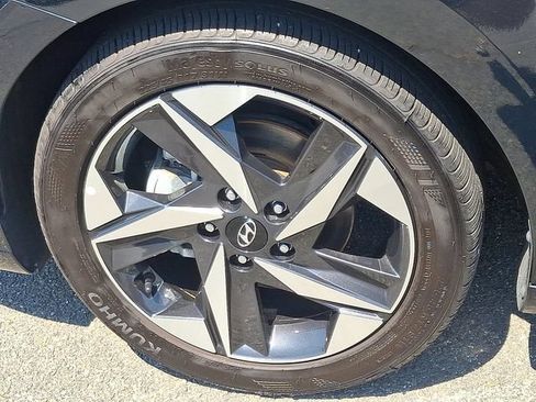 Used 2023 Hyundai Elantra SEL w/ Convenience Package FWD image 8