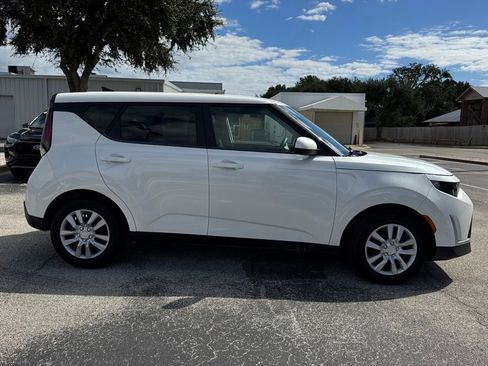 Used 2023 Kia Soul LX image 10