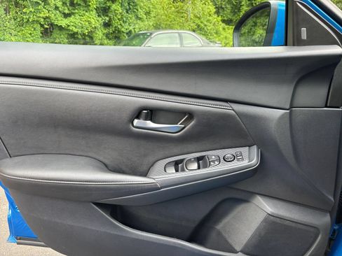 Used 2025 Nissan Sentra SV FWD image 18