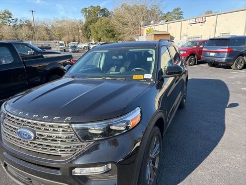 Used 2023 Ford Explorer XLT w/ Equipment Group 202A image 16