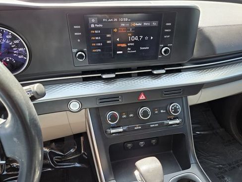 Used 2023 Kia Carnival LX FWD image 23