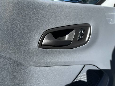 Used 2018 Ford Transit 250 138 RWD image 6