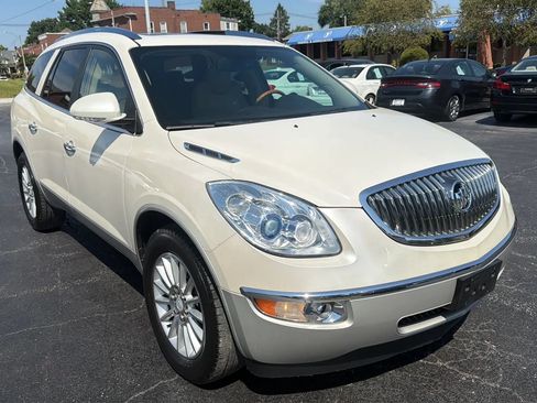 Used 2009 Buick Enclave CXL w/ Driver Confidence Package FWD image 3