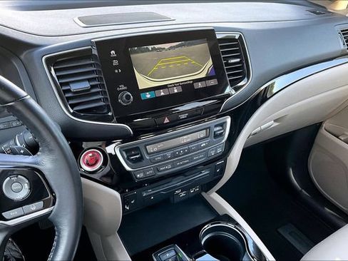 Used 2021 Honda Pilot Touring image 14