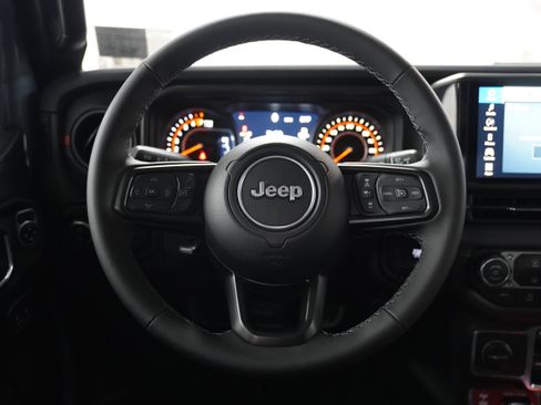 Used 2026 Jeep Gladiator Rubicon w/ Safety Group AWD/4WD image 16