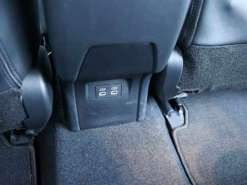 Used 2023 Toyota Prius XLE FWD image 36