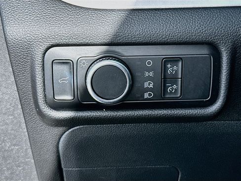 Used 2024 Ford Explorer XLT RWD image 10