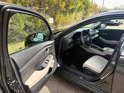 Used 2025 Honda Accord SE image 16