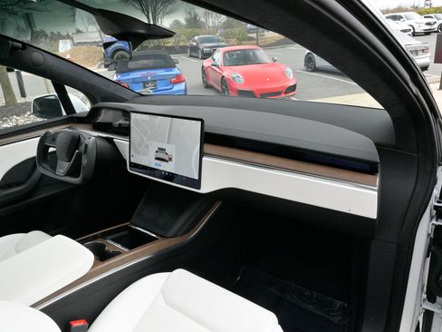 Used 2022 Tesla Model X image 46