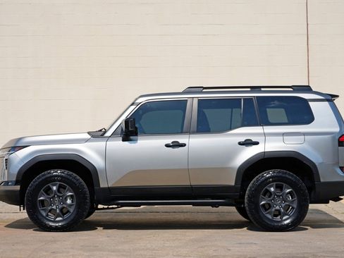 Used 2024 Lexus GX 550 AWD/4WD image 9