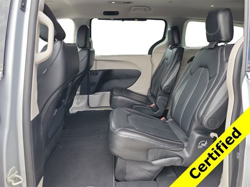 Certified 2024 Chrysler Pacifica Touring-L image 12