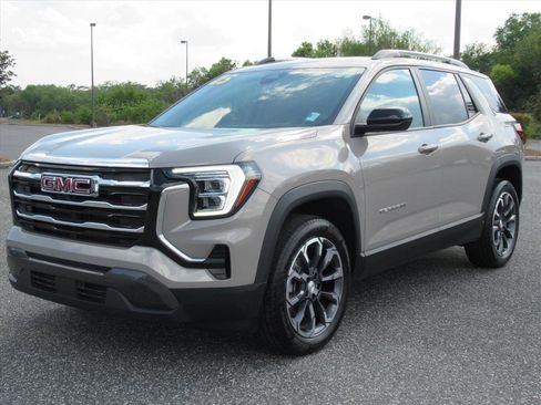 Used 2025 GMC Terrain Elevation w/ Elevation Premium Package image 3
