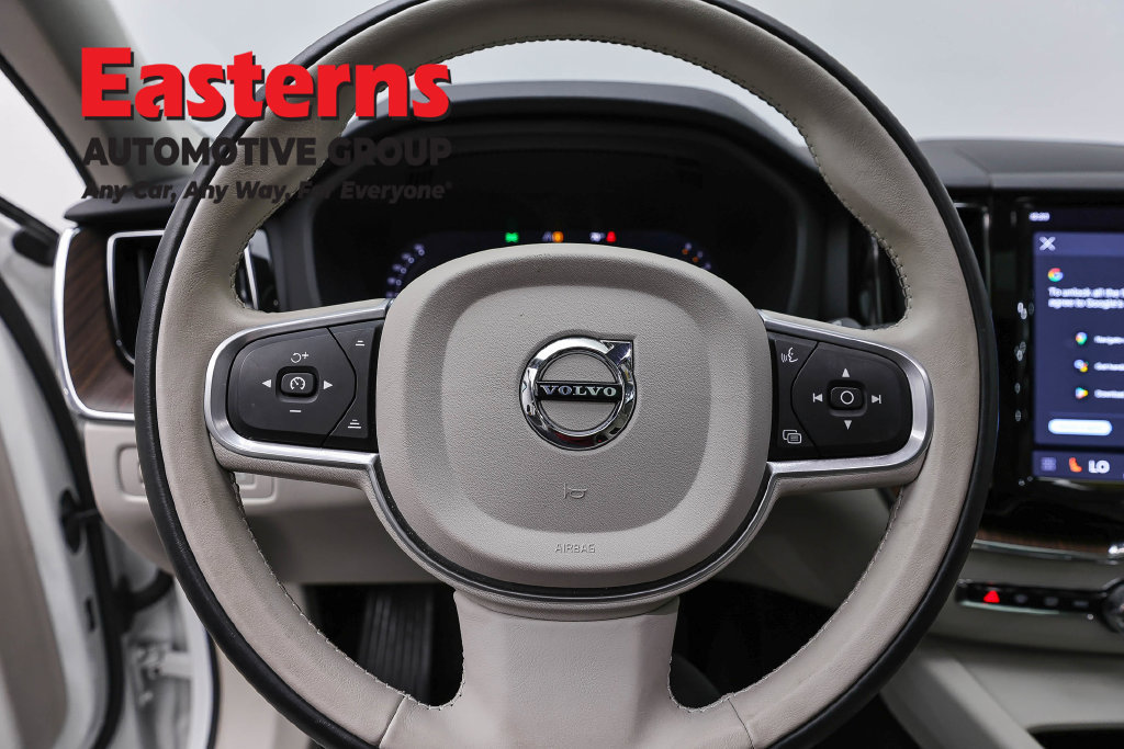 Used 2022 Volvo XC60 B5 Momentum AWD/4WD image 11
