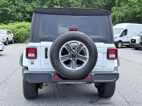 Used 2019 Jeep Wrangler Unlimited Sahara AWD/4WD image 5