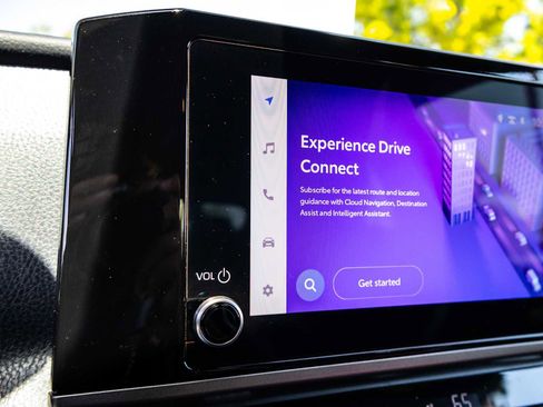 Used 2025 Toyota Camry SE image 34