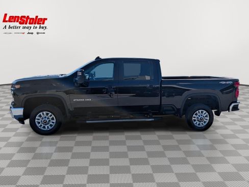Used 2025 Chevrolet Silverado 2500 LT w/ Convenience Package AWD/4WD image 2