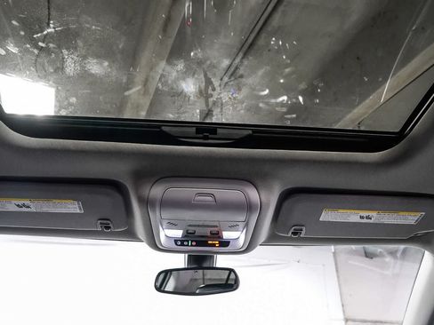 Used 2017 GMC Acadia SLT FWD image 16