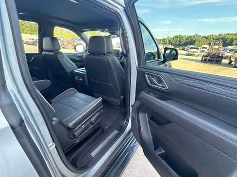 Used 2024 GMC Yukon XL SLT w/ SLT Premium Package AWD/4WD image 19