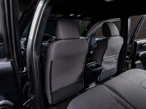 Used 2019 Toyota Tacoma TRD Off-Road image 32