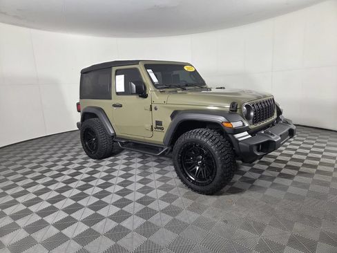 Used 2025 Jeep Wrangler Sport AWD/4WD image 3