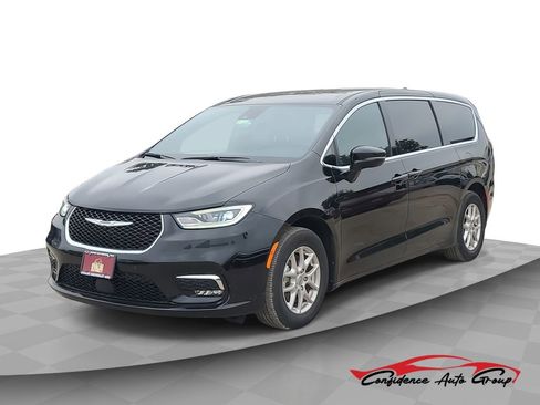 Used 2025 Chrysler Pacifica Select FWD image 1