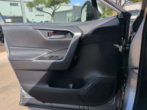 Used 2021 Toyota RAV4 XLE FWD image 13