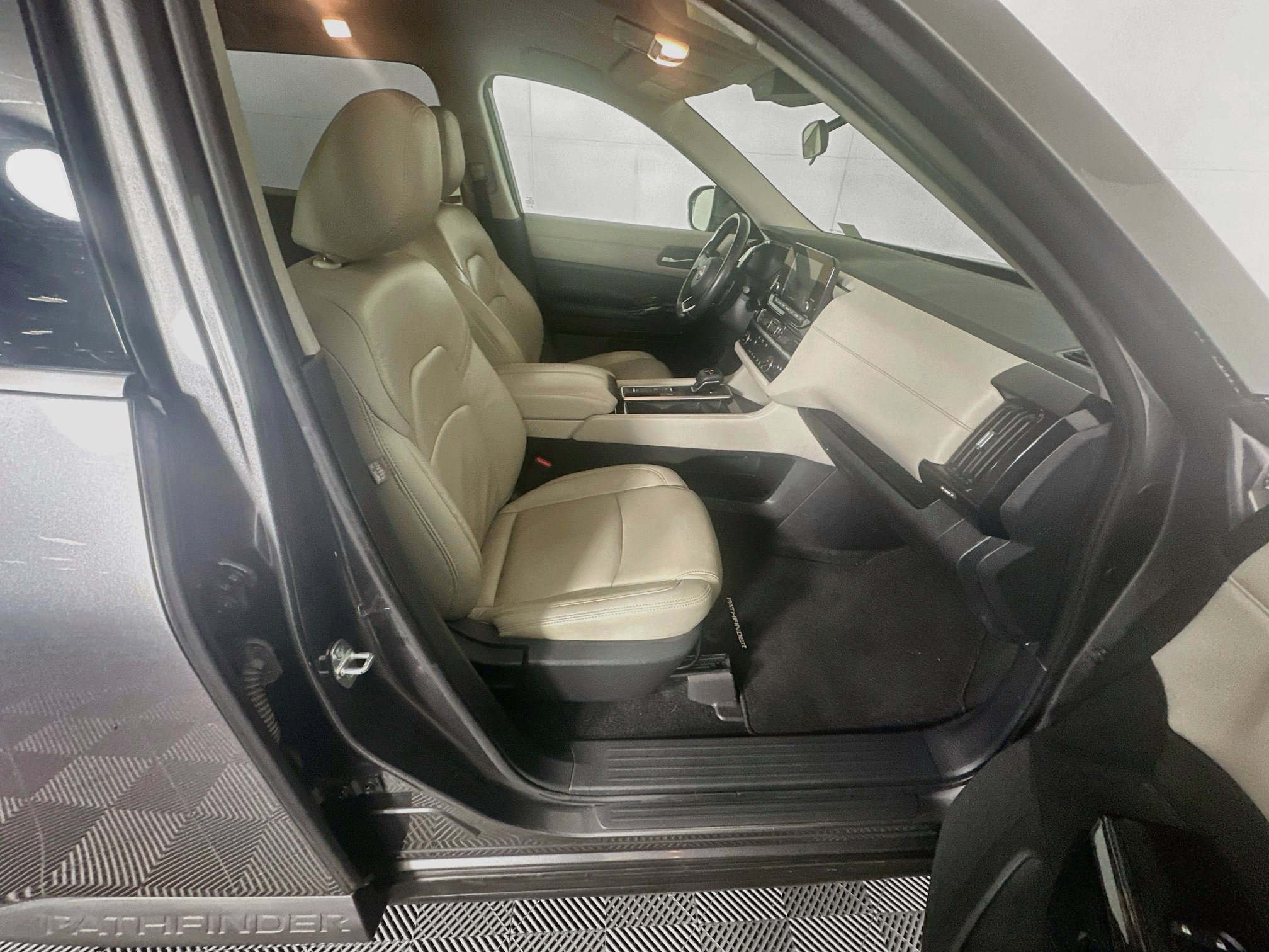 Used 2022 Nissan Pathfinder SV FWD image 31