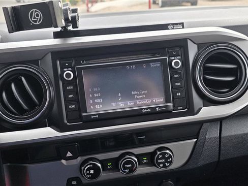 Used 2016 Toyota Tacoma SR5 w/ Towing Package RWD image 19