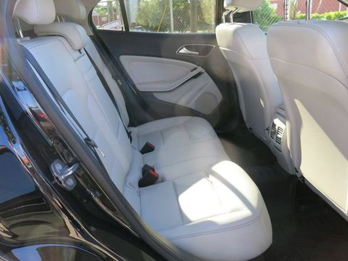 Used 2020 Mercedes-Benz GLA 250 4MATIC image 16