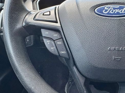 Used 2019 Ford Fusion SE FWD image 28