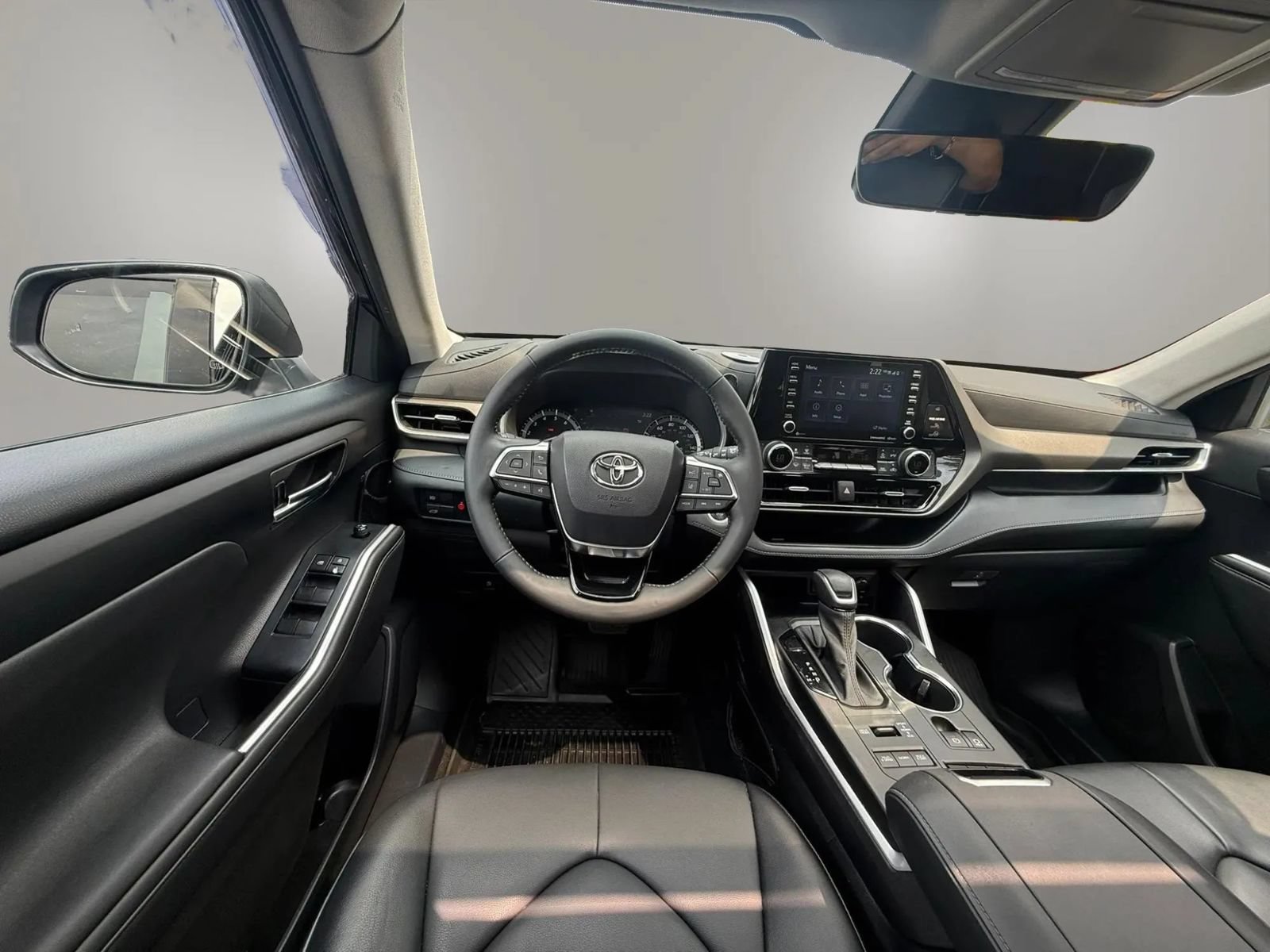 Used 2021 Toyota Highlander XLE AWD/4WD image 39