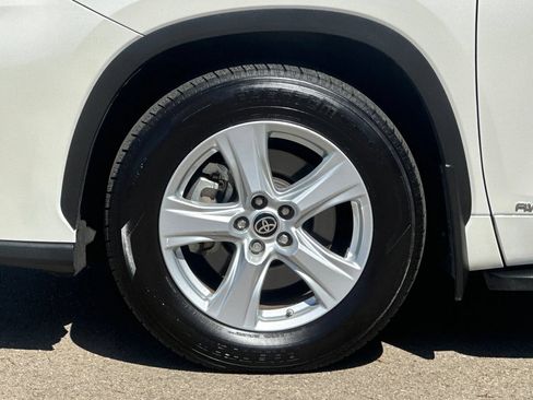 Used 2021 Toyota Highlander LE AWD/4WD image 46