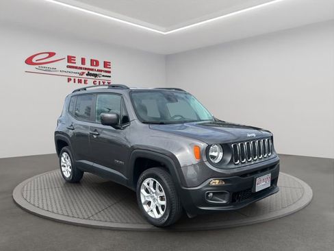 Used 2017 Jeep Renegade Latitude AWD/4WD image 9